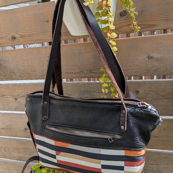 Mariclaro Designs – Handmade Leather & Vintage Fabric Bag / Sac à main cuir - Picture 3 of 9
